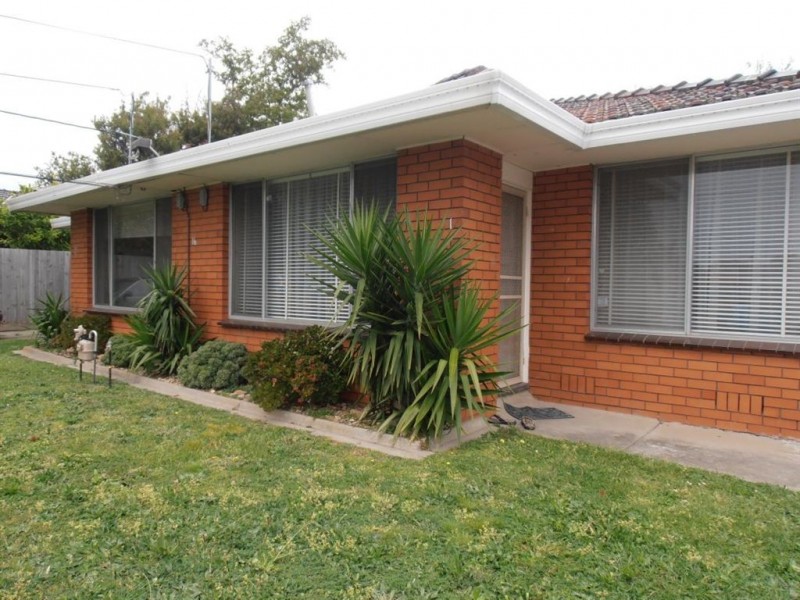 2/16 Koonalda Grove, Dandenong North VIC 3175