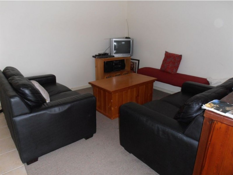 2/16 Koonalda Grove, Dandenong North VIC 3175