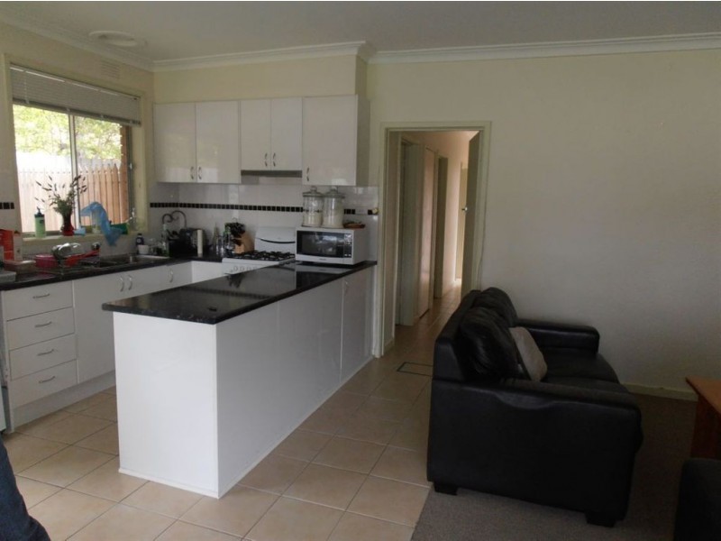 2/16 Koonalda Grove, Dandenong North VIC 3175