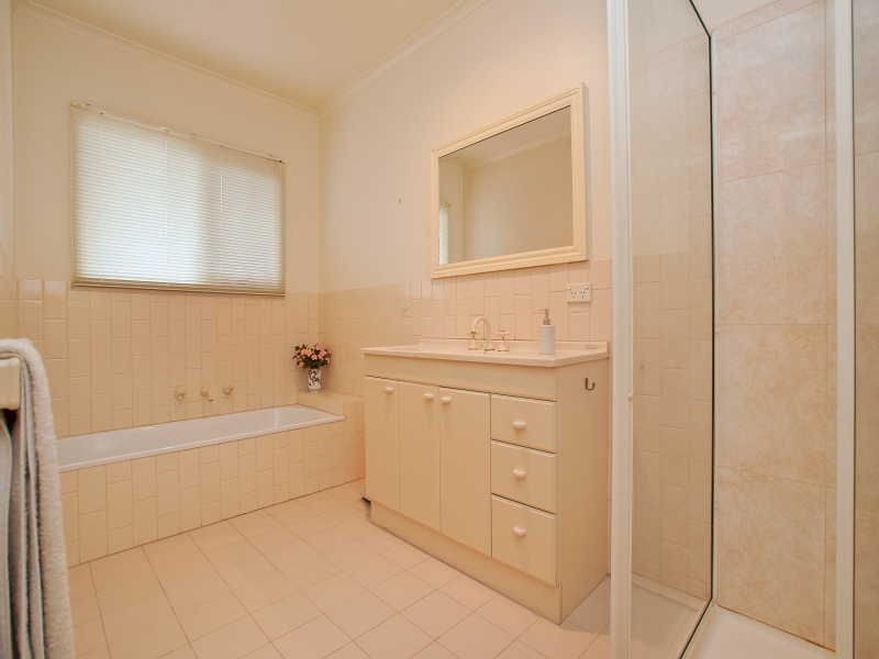 2/52 Lincoln Avenue, Glen Waverley VIC 3150