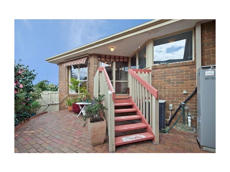 1/3 Saladin Avenue, Glen Waverley VIC 3150