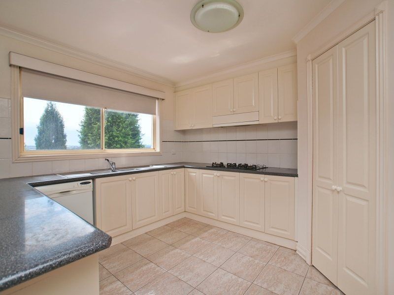 18 Katoomba Drive, Mulgrave VIC 3170