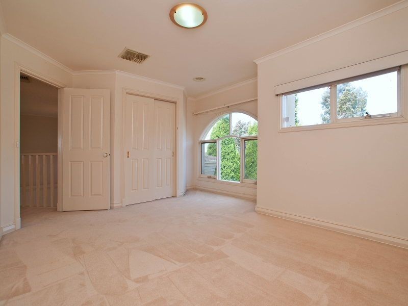 18 Katoomba Drive, Mulgrave VIC 3170