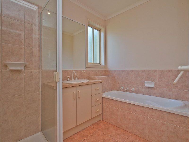 18 Katoomba Drive, Mulgrave VIC 3170