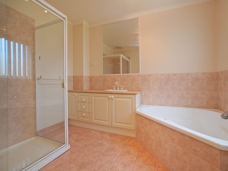 18 Katoomba Drive, Mulgrave VIC 3170