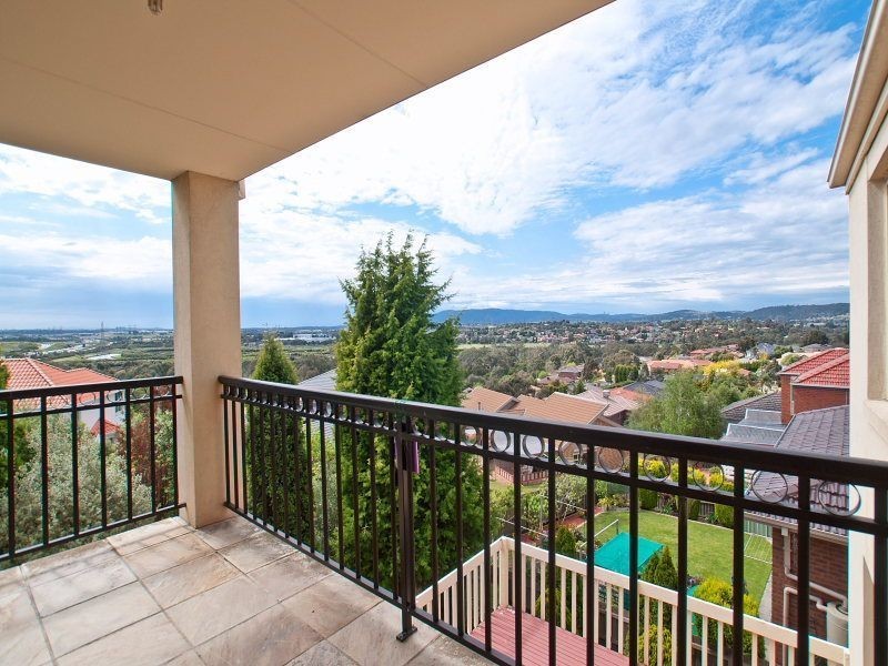 18 Katoomba Drive, Mulgrave VIC 3170