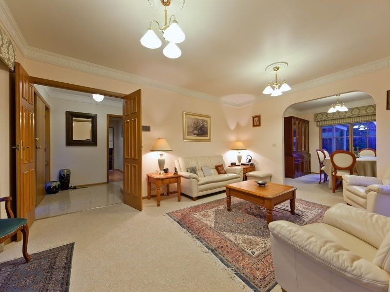5 Connaught Place, Glen Waverley VIC 3150