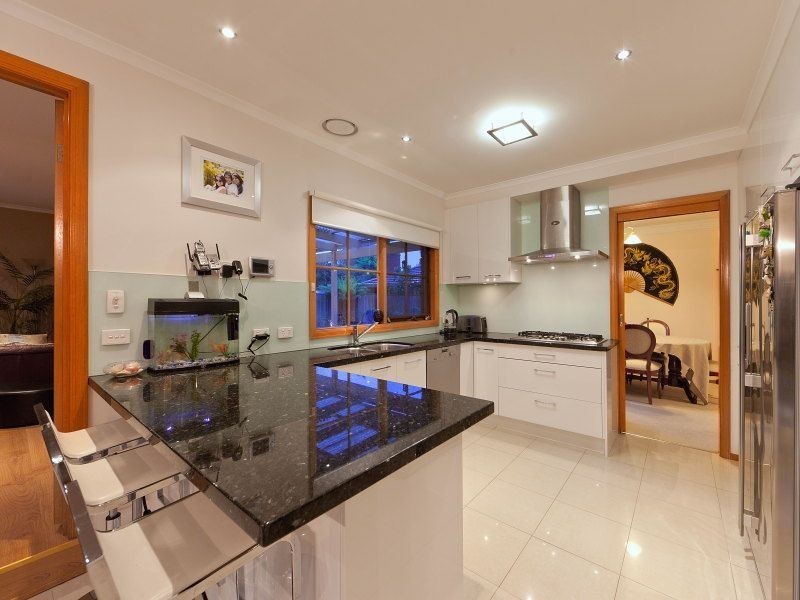 5 Connaught Place, Glen Waverley VIC 3150