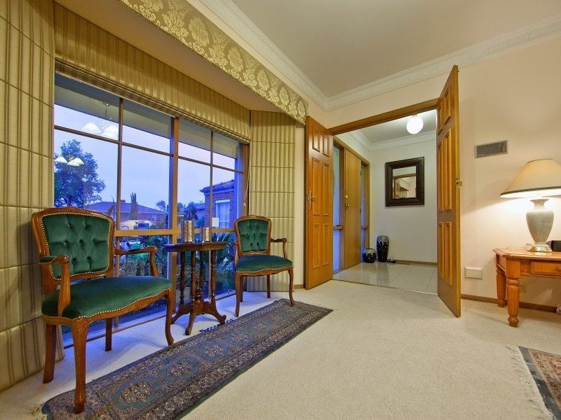 5 Connaught Place, Glen Waverley VIC 3150