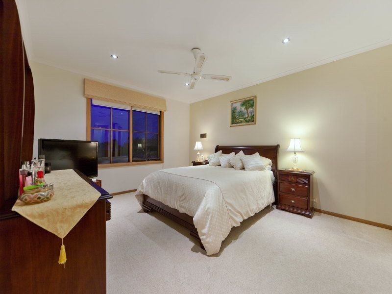 5 Connaught Place, Glen Waverley VIC 3150