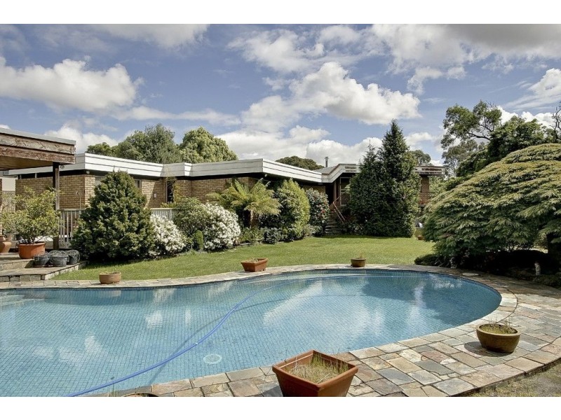 1 Hertford Crescent, Wheelers Hill VIC 3150