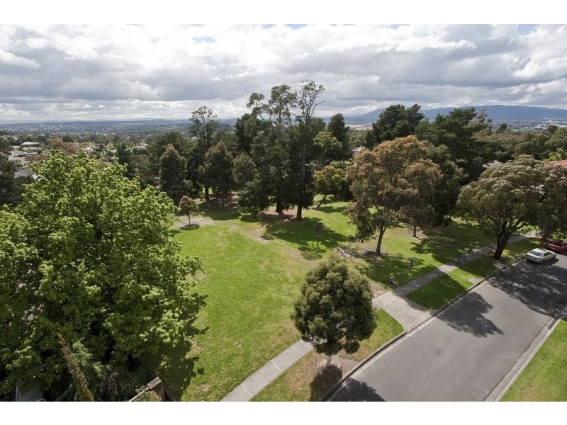 1 Hertford Crescent, Wheelers Hill VIC 3150
