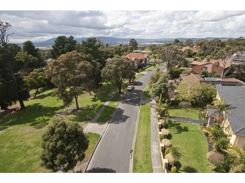 1 Hertford Crescent, Wheelers Hill VIC 3150