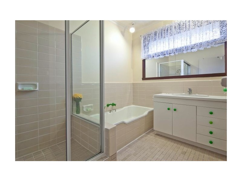 1 Regal Court, Glen Waverley VIC 3150