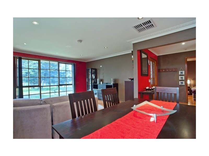 15 Brougham Square, Mulgrave VIC 3170