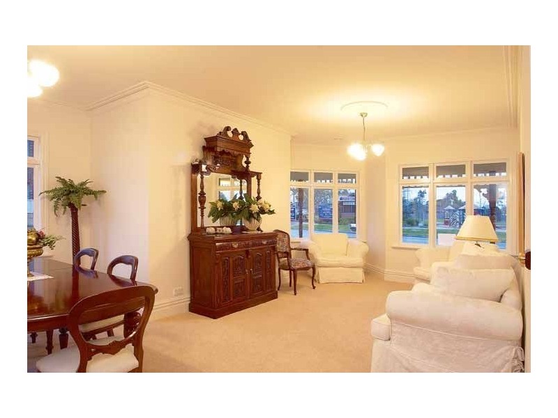 5 Herriotts Boulevard, Glen Waverley VIC 3150