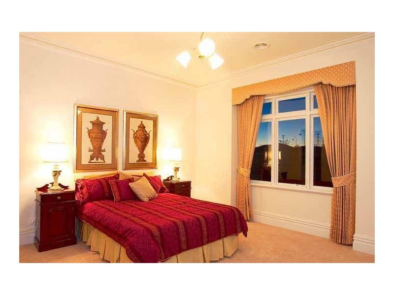 5 Herriotts Boulevard, Glen Waverley VIC 3150