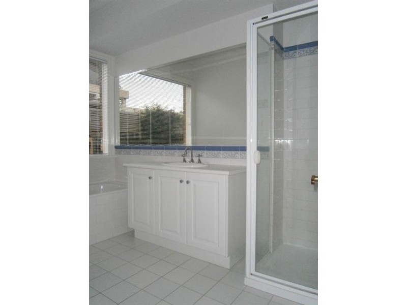 5 Herriotts Boulevard, Glen Waverley VIC 3150