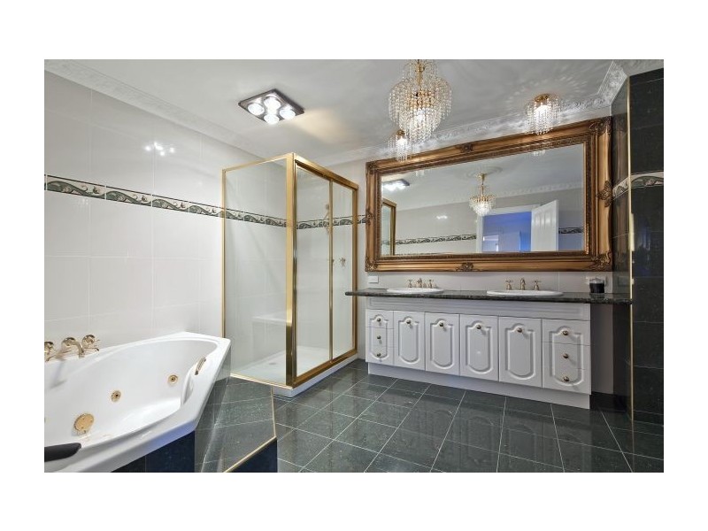 5 Aquarius Court, Wheelers Hill VIC 3150