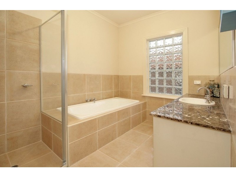 34 Avendon Boulevard, Glen Waverley VIC 3150