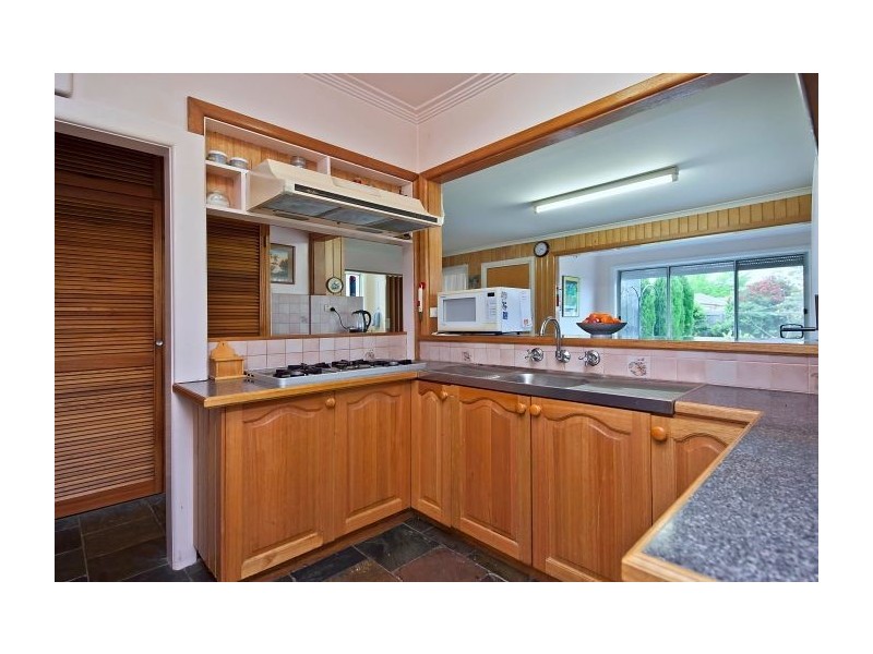 2 Kirstina Road, Glen Waverley VIC 3150