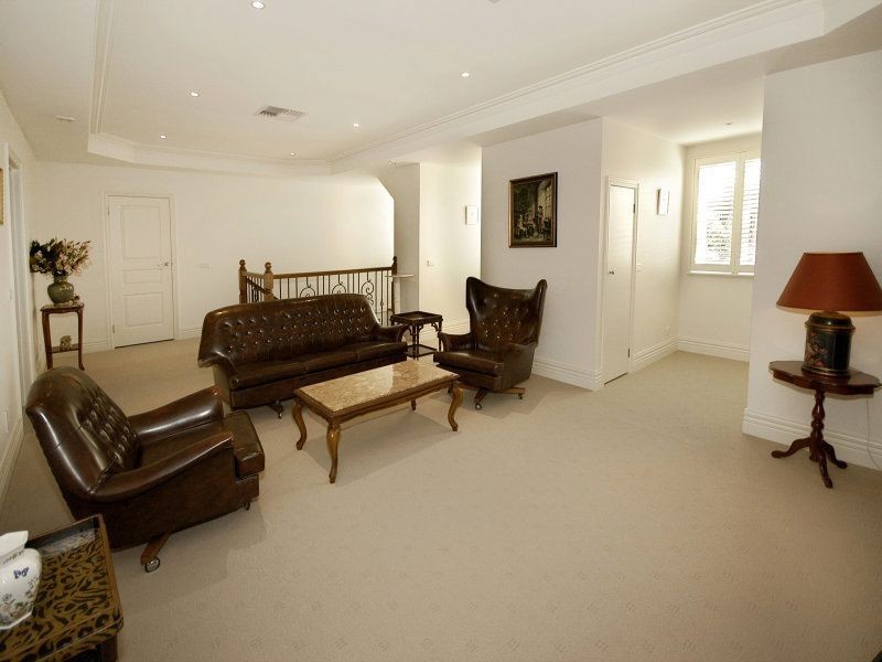 10 Floreat Court, Glen Waverley VIC 3150