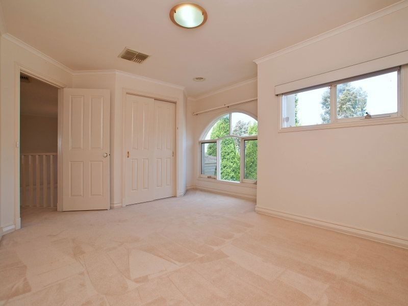 18 Katoomba Drive, Mulgrave VIC 3170
