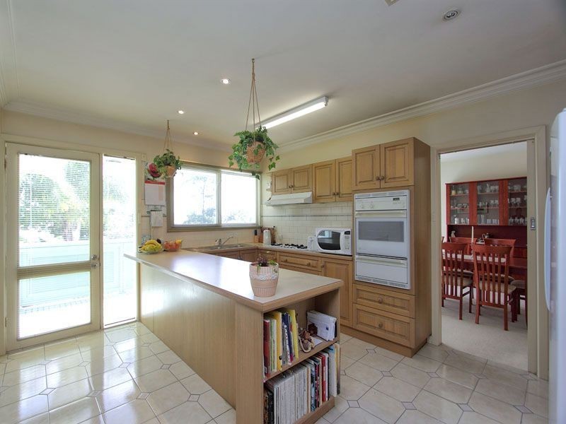 27 Viewpoint Avenue, Glen Waverley VIC 3150