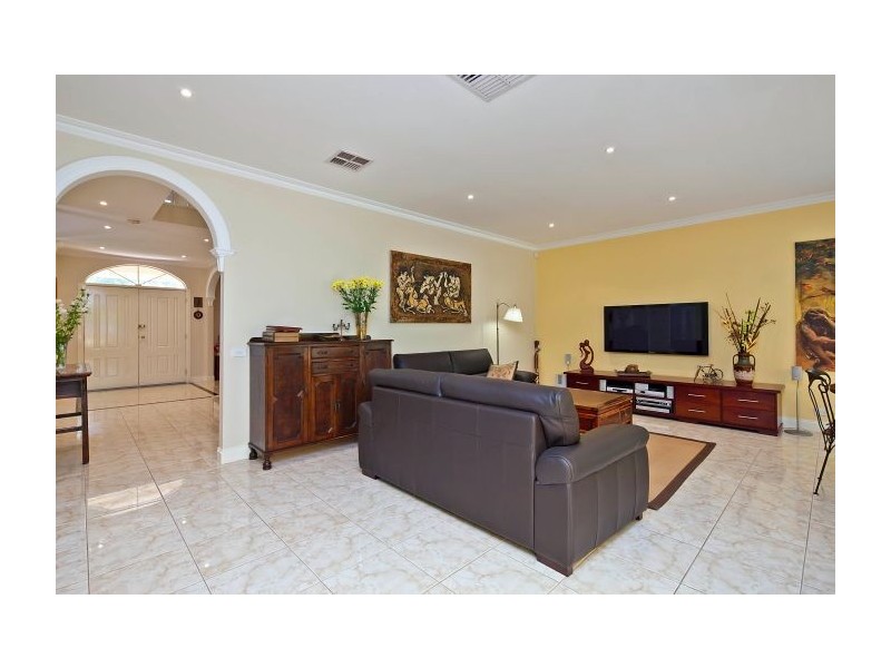 41 Arlington Drive, Glen Waverley VIC 3150