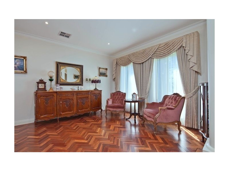 41 Arlington Drive, Glen Waverley VIC 3150