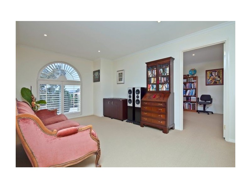 41 Arlington Drive, Glen Waverley VIC 3150