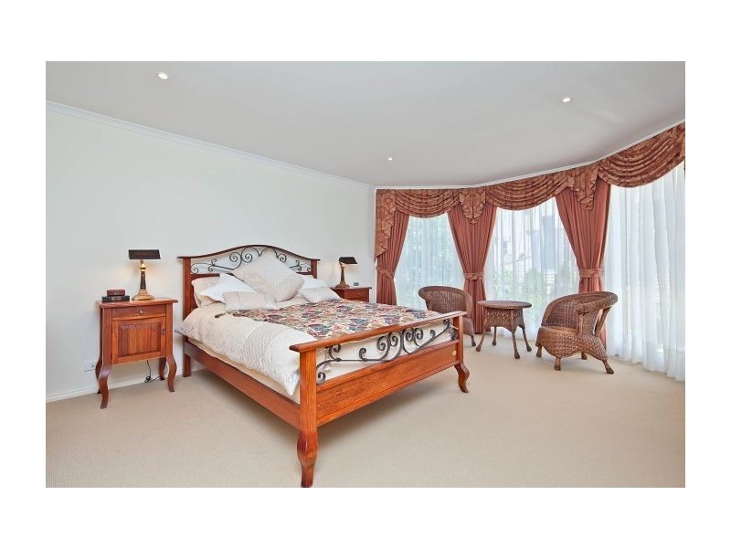 41 Arlington Drive, Glen Waverley VIC 3150