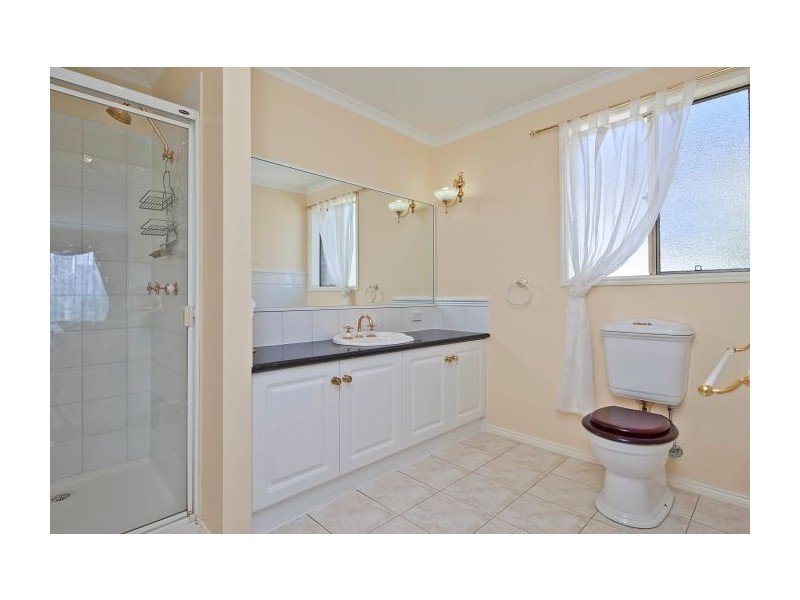 41 Arlington Drive, Glen Waverley VIC 3150