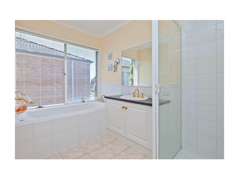 41 Arlington Drive, Glen Waverley VIC 3150