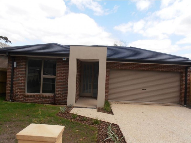 63 Panoramic Grove, Glen Waverley VIC 3150
