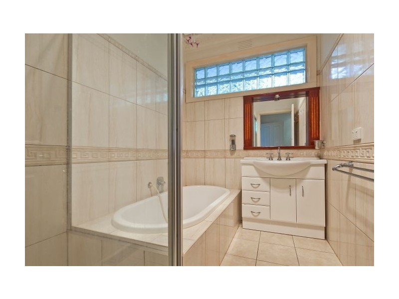 1/3 Juniper Avenue, Glen Waverley VIC 3150