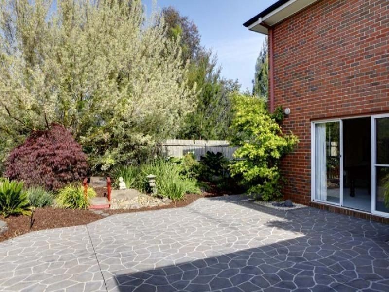 2 Knightsbridge Court, Glen Waverley VIC 3150