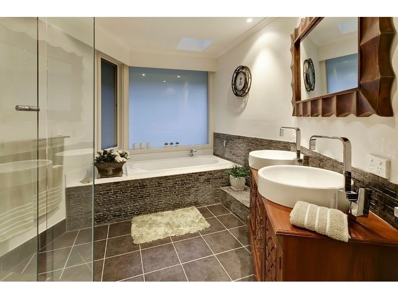 3 Halcyon Drive, Wheelers Hill VIC 3150