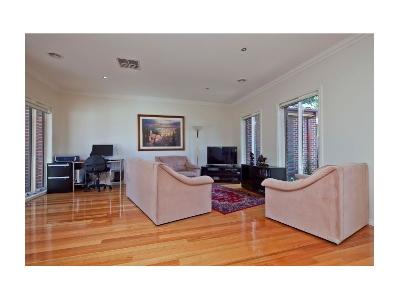 2/2 Kuebler Street, Glen Waverley VIC 3150