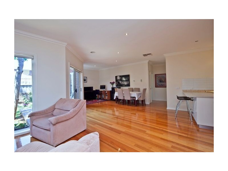 2/2 Kuebler Street, Glen Waverley VIC 3150