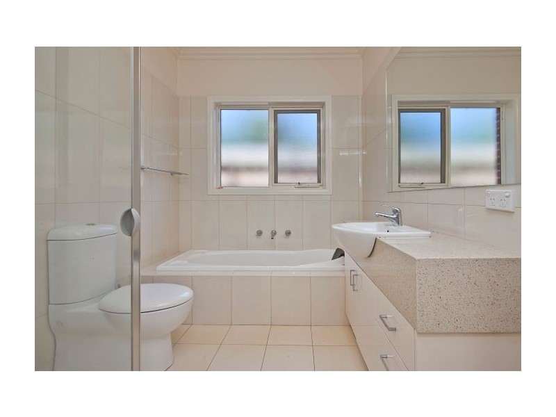 2/2 Kuebler Street, Glen Waverley VIC 3150