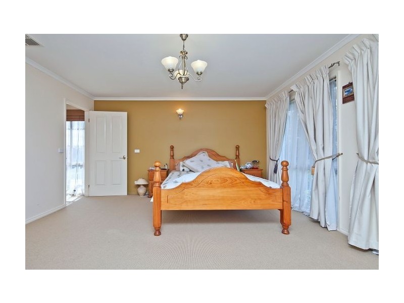 1 Alexandra Court, Knoxfield VIC 3180