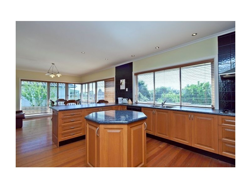 14 Crestmont Drive, Glen Waverley VIC 3150