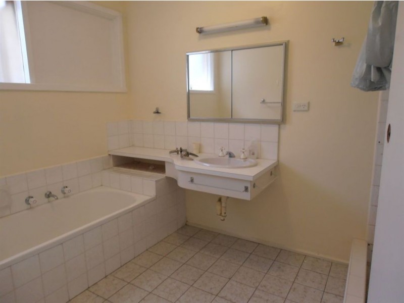 8 Belvedere Avenue, Wheelers Hill VIC 3150