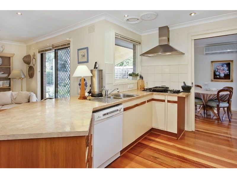 76 Knights Drive, Glen Waverley VIC 3150