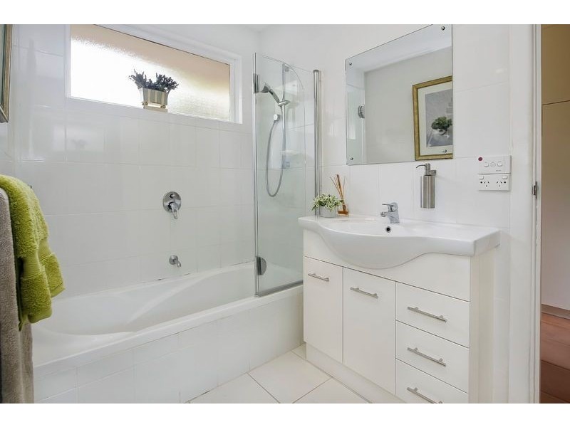 76 Knights Drive, Glen Waverley VIC 3150