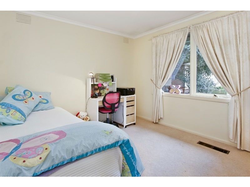 76 Knights Drive, Glen Waverley VIC 3150