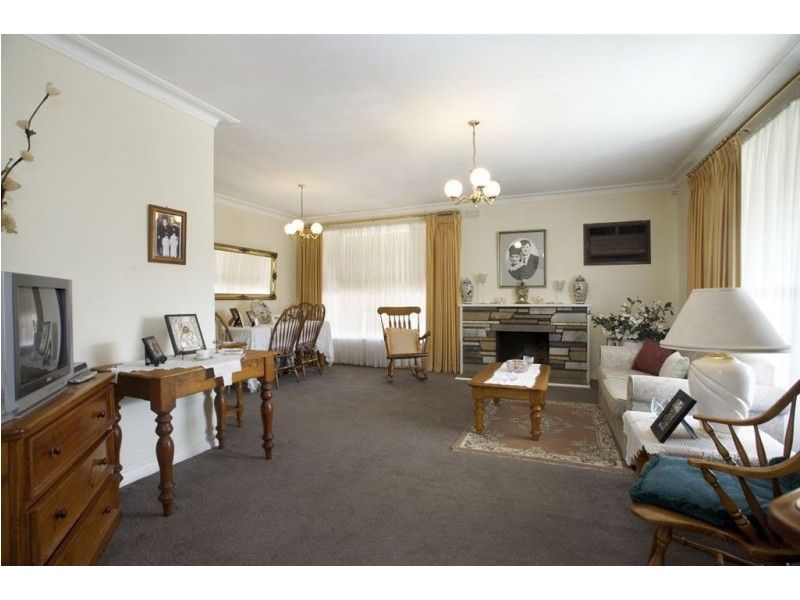 27 Delmore Crescent, Glen Waverley VIC 3150