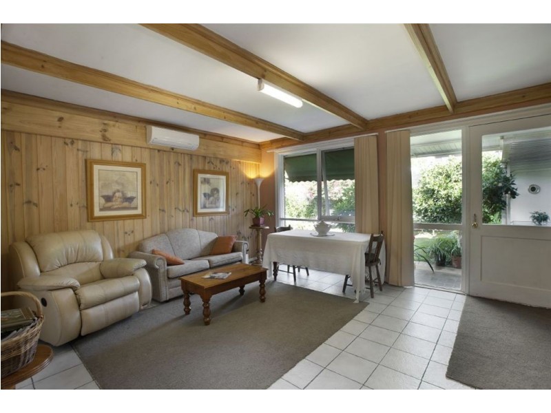 27 Delmore Crescent, Glen Waverley VIC 3150
