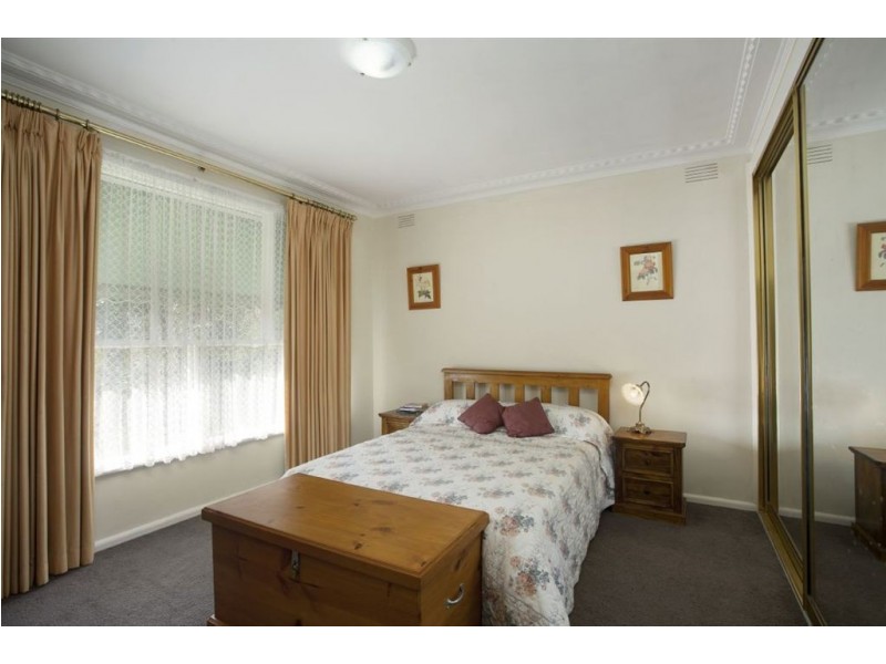 27 Delmore Crescent, Glen Waverley VIC 3150